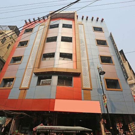 Oyo 10338 Hotel Aadesh Palace Váránasí Exteriér fotografie