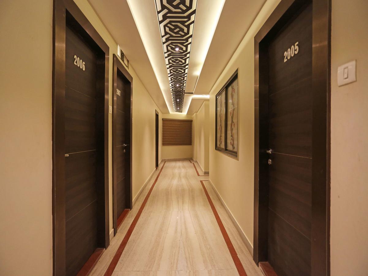 Oyo 10338 Hotel Aadesh Palace Váránasí Exteriér fotografie